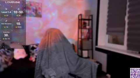 Snapshot of lunacyy chatting on 11/09/25, 05:06 Britney online show from 11/09/25, 05:06