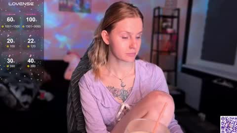 Snapshot of lunacyy chatting on 11/14/25, 06:06 Britney online show from 11/14/25, 06:06