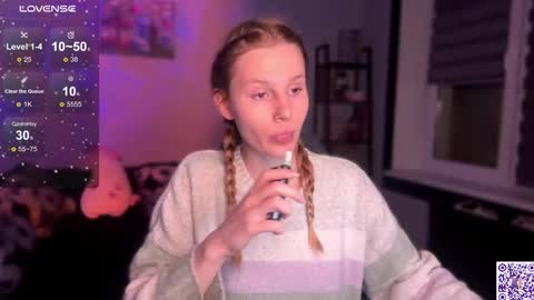 Snapshot of lunacyy chatting on 11/19/25, 06:19 Britney online show from 11/19/25, 06:19