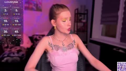 Snapshot of lunacyy chatting on 11/21/25, 07:34 Britney online show from 11/21/25, 07:34