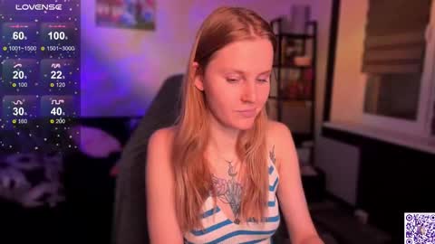 Snapshot of lunacyy chatting on 11/23/25, 05:35 Britney online show from 11/23/25, 05:35