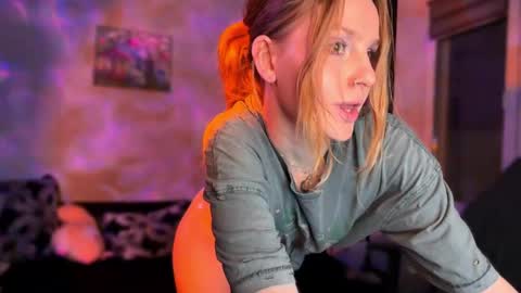 Snapshot of lunacyy chatting on 11/30/25, 01:31 Britney online show from 11/30/25, 01:31