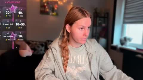 Snapshot of lunacyy chatting on 12/16/25, 07:46 Britney online show from 12/16/25, 07:46