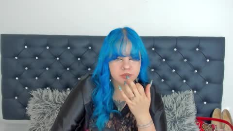 Luna online show from 12/15/25, 12:31