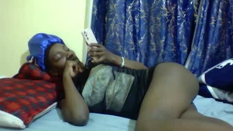 Snapshot of lunah_kitty chatting on 05/14/26, 06:04 lunah_kitty online show from 05/14/26, 06:04