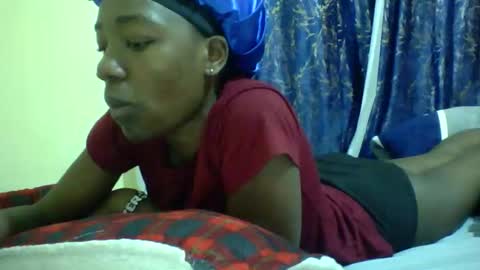 Snapshot of lunah_kitty chatting on 05/16/26, 12:15 lunah_kitty online show from 05/16/26, 12:15