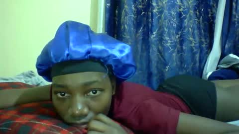 Snapshot of lunah_kitty chatting on 05/17/26, 12:19 lunah_kitty online show from 05/17/26, 12:19