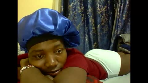 Snapshot of lunah_kitty chatting on 05/18/26, 04:07 lunah_kitty online show from 05/18/26, 04:07