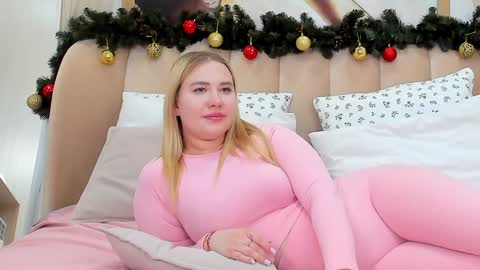 LunaHouston online show from 01/17/25, 01:57