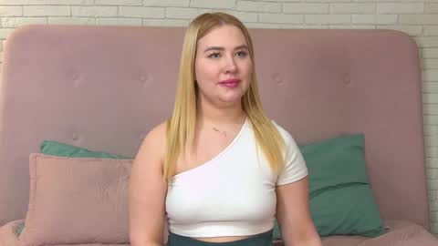 LunaHouston online show from 02/07/25, 05:40