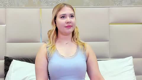 LunaHouston online show from 03/07/25, 04:44