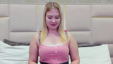 LunaHouston online show from 03/11/25, 04:18