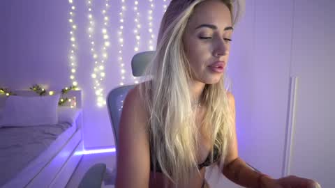 Laura online show from 12/08/24, 05:07