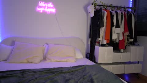 Laura online show from 02/27/25, 07:12