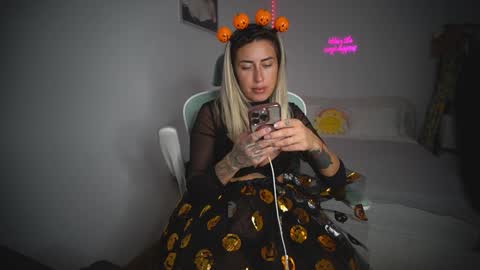 Laura online show from 10/31/25, 10:27