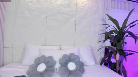 Luna  online show from 03/23/26, 12:09