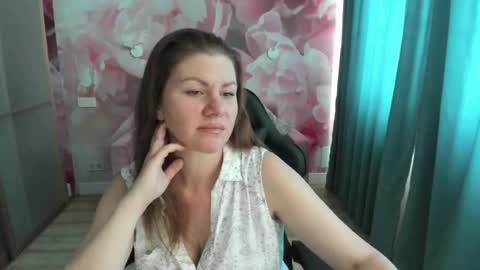 Snapshot of lunakissi chatting on 07/17/26, 11:28 LunaKissi online show from 07/17/26, 11:28
