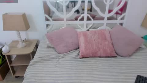 Snapshot of lunalasman chatting on 12/12/24, 01:06 Luna Lasman online show from 12/12/24, 01:06