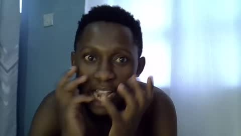 Snapshot of lunalove22_ chatting on 11/22/25, 03:27 lunalove22_ online show from 11/22/25, 03:27