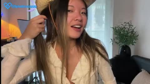 Luna online show from 04/15/26, 01:34