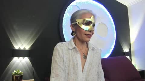 lunamisteriosa_ online show from 11/26/25, 11:44