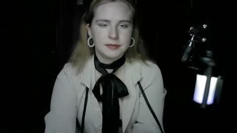 Snapshot of lunamystique_ chatting on 10/19/25, 07:47 lunamystique_ online show from 10/19/25, 07:47