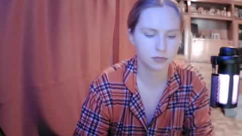 lunamystique_ online show from 02/19/26, 09:49