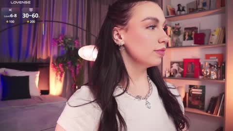 Luna  next streams Mon Fri Sat Sun 8pm-5am gmt0 online show from 02/04/25, 02:49