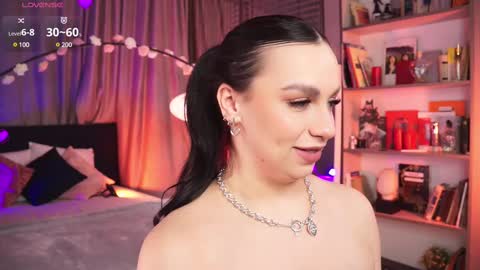 Luna  next streams Mon Fri Sat Sun 8pm-5am gmt0 online show from 03/04/25, 03:44