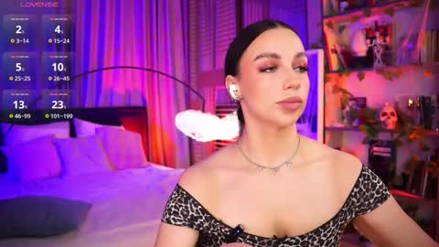 Luna  next streams Mon Fri Sat Sun 8pm-5am gmt0 online show from 11/03/25, 08:21