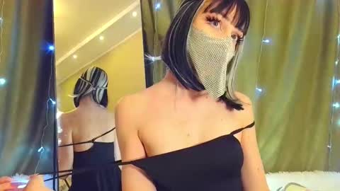 Luna online show from 12/15/25, 07:01