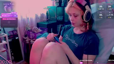 Snapshot of lunaoddity chatting on 05/24/26, 10:53 Luna online show from 05/24/26, 10:53