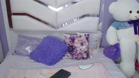 Snapshot of lunaoliveros chatting on 12/15/25, 11:36 Luna online show from 12/15/25, 11:36