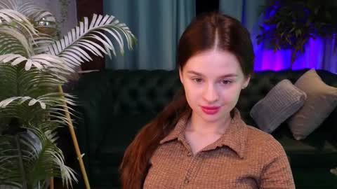 lunaolivia_ online show from 11/29/25, 12:52