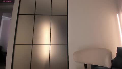 Aisha online show from 11/03/25, 08:04