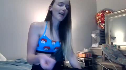 Snapshot of lunapixie2020 chatting on 02/15/25, 09:15 lunapixie2020 online show from 02/15/25, 09:15