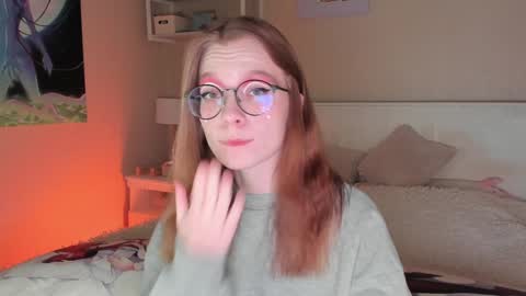 Snapshot of lunar_sofia chatting on 12/15/24, 07:42 Sofia online show from 12/15/24, 07:42