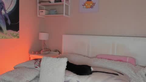 Snapshot of lunar_sofia chatting on 12/24/24, 08:11 Sofia online show from 12/24/24, 08:11