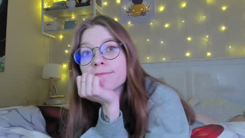 Snapshot of lunar_sofia chatting on 01/12/25, 03:03 Sofia online show from 01/12/25, 03:03