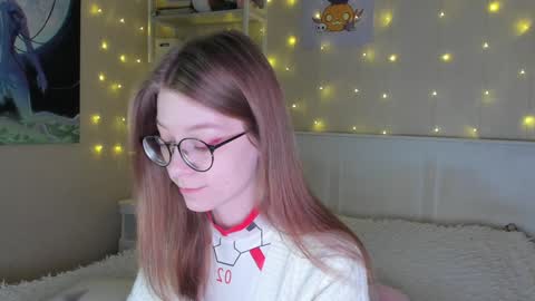 Snapshot of lunar_sofia chatting on 01/17/25, 08:55 Sofia online show from 01/17/25, 08:55