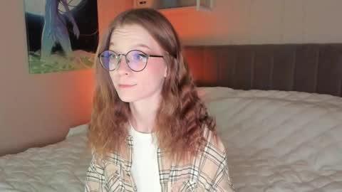 Snapshot of lunar_sofia chatting on 02/18/25, 12:06 Sofia online show from 02/18/25, 12:06