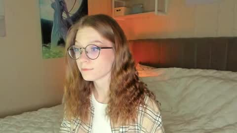 Snapshot of lunar_sofia chatting on 02/18/25, 03:10 Sofia online show from 02/18/25, 03:10