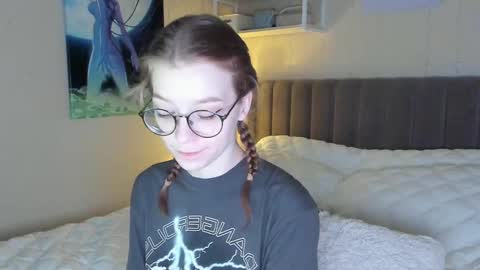 Snapshot of lunar_sofia chatting on 02/24/25, 02:15 Sofia online show from 02/24/25, 02:15