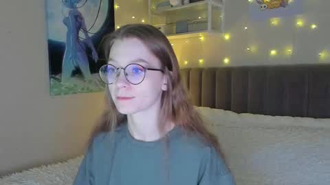 Snapshot of lunar_sofia chatting on 03/05/25, 10:44 Sofia online show from 03/05/25, 10:44