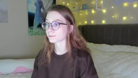 Snapshot of lunar_sofia chatting on 03/07/25, 11:29 Sofia online show from 03/07/25, 11:29