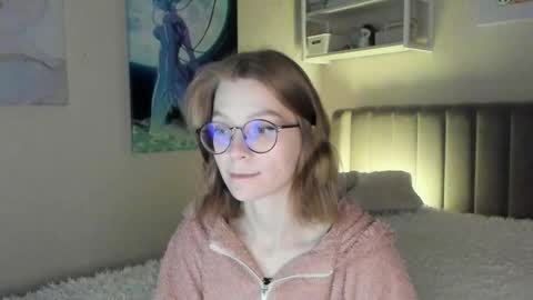 Snapshot of lunar_sofia chatting on 09/20/25, 02:18 Sofia online show from 09/20/25, 02:18