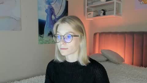 Snapshot of lunar_sofia chatting on 10/04/25, 12:47 Sofia online show from 10/04/25, 12:47