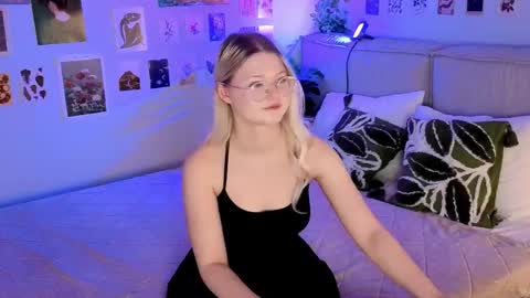 lunariafox online show from 04/18/26, 07:07