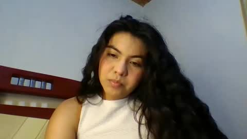 Snapshot of lunariddle chatting on 12/19/24, 07:51 .. .. online show from 12/19/24, 07:51