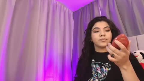 Snapshot of lunariddle_ chatting on 01/30/25, 07:15 Luna online show from 01/30/25, 07:15